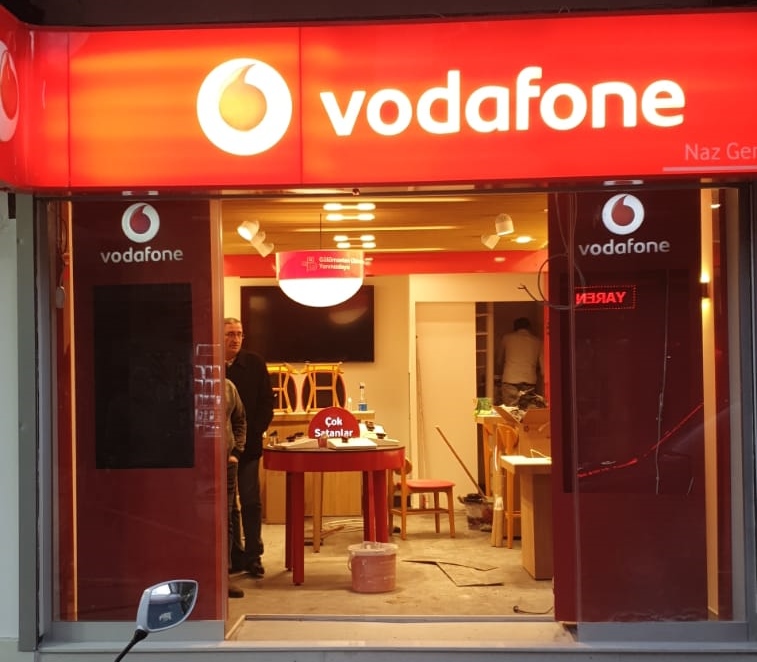 Vodafone mağazası tamamlandı Akgün Reklam
